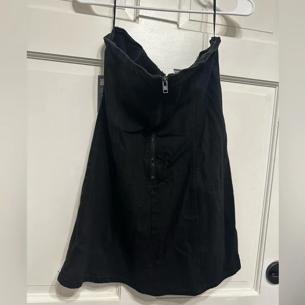 NWT Women’s Universal Threads Black Denim Strapless Dress
Size 8 - Picture 2 of 4